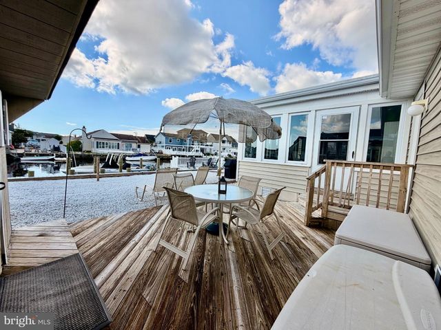 211 S WILLIAM COOK BLVD, Manahawkin, NJ 08050