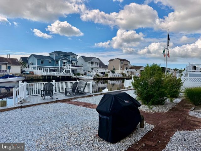 211 S WILLIAM COOK BLVD, Manahawkin, NJ 08050