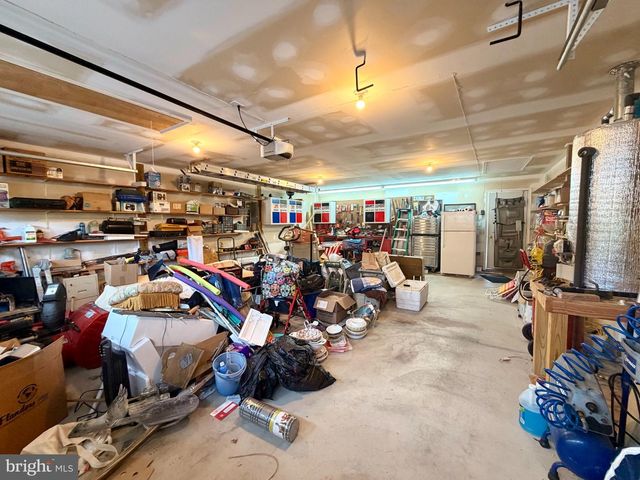 211 S WILLIAM COOK BLVD, Manahawkin, NJ 08050