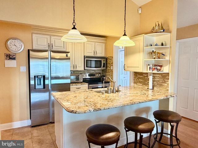 211 S WILLIAM COOK BLVD, Manahawkin, NJ 08050