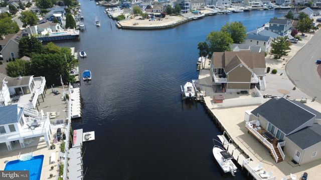 211 S WILLIAM COOK BLVD, Manahawkin, NJ 08050