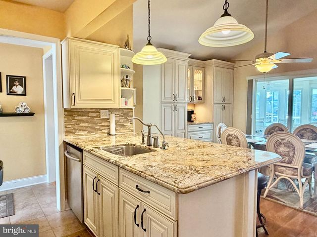211 S WILLIAM COOK BLVD, Manahawkin, NJ 08050