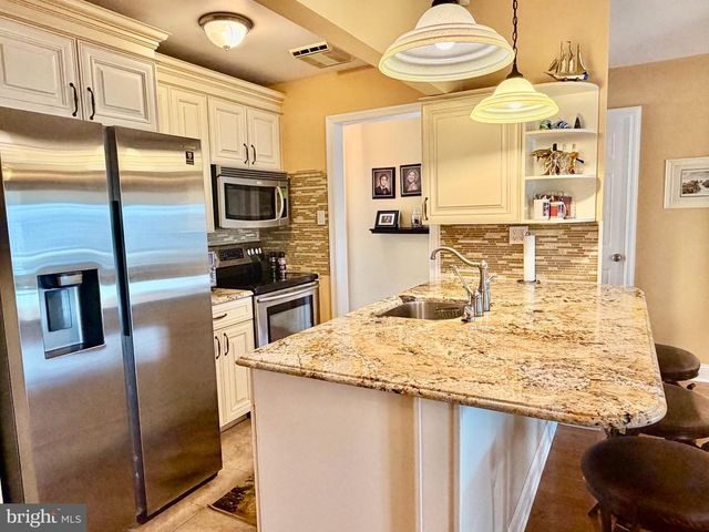 211 S WILLIAM COOK BLVD, Manahawkin, NJ 08050