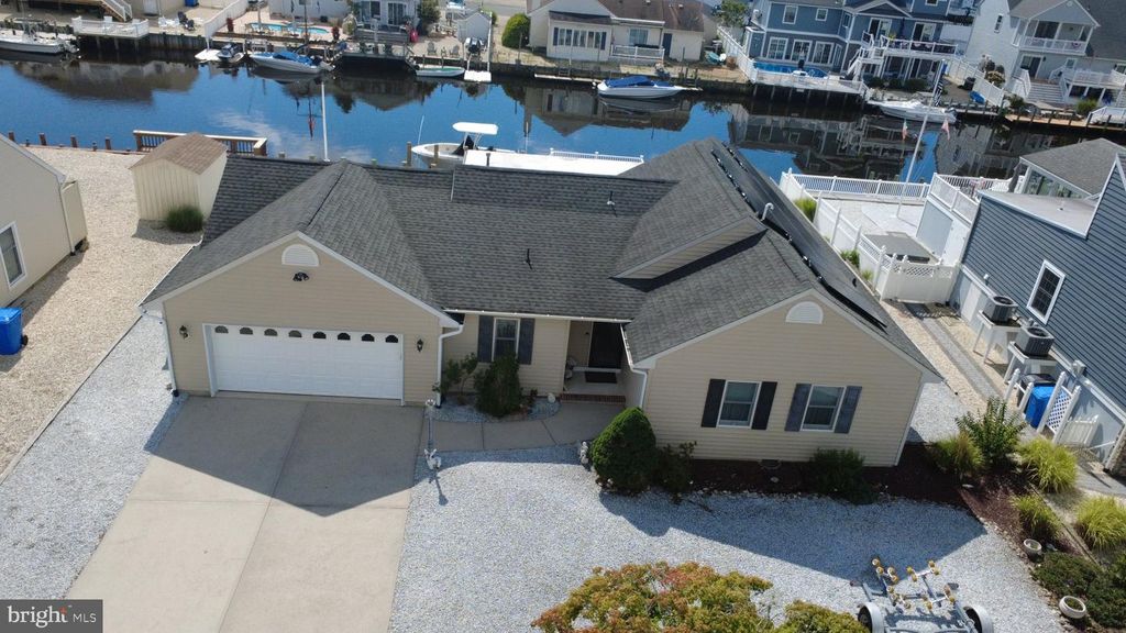 211 S WILLIAM COOK BLVD, Manahawkin, NJ 08050