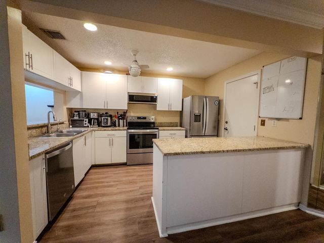 2011 E Discovery Cir Circle E, Deerfield Beach, FL 33442
