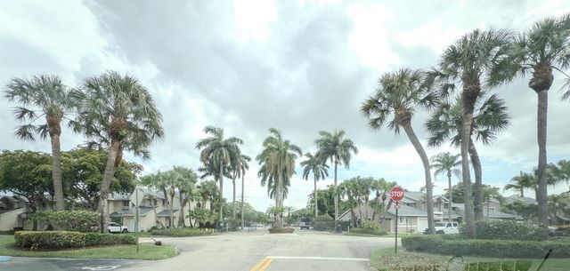 2011 E Discovery Cir Circle E, Deerfield Beach, FL 33442
