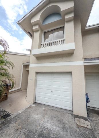 2011 E Discovery Cir Circle E, Deerfield Beach, FL 33442