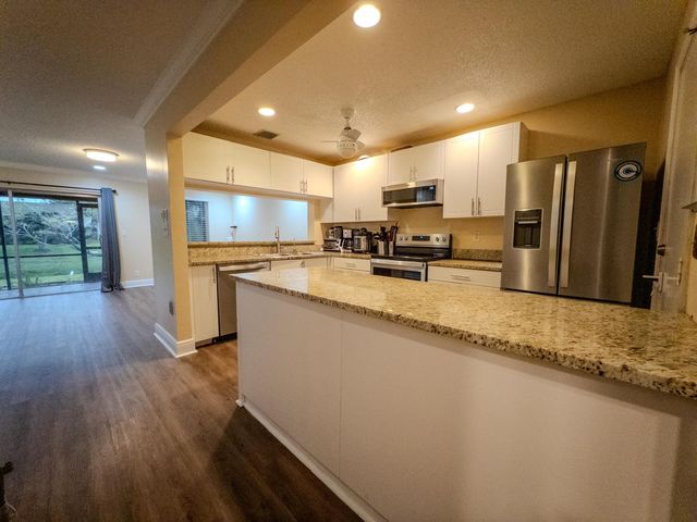2011 E Discovery Cir Circle E, Deerfield Beach, FL 33442