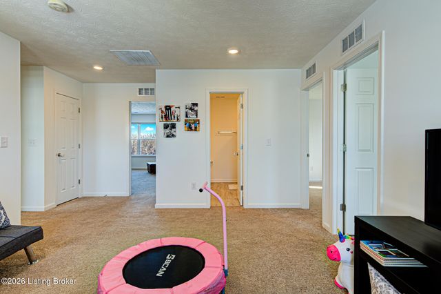 2093 Carnegie Dr, Shelbyville, KY 40065