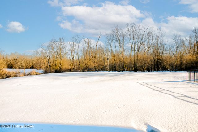 2093 Carnegie Dr, Shelbyville, KY 40065