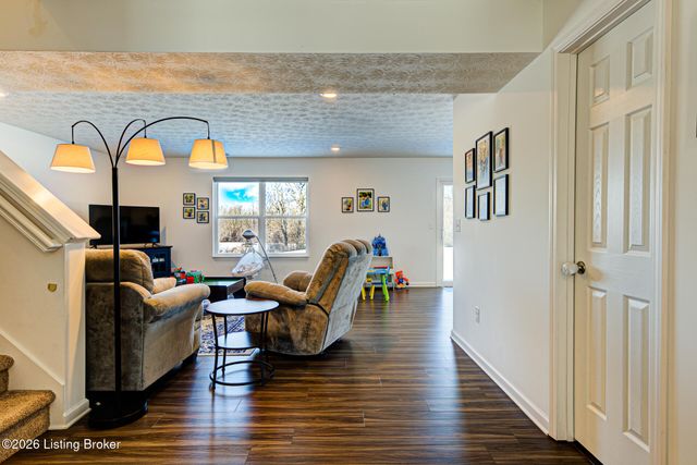 2093 Carnegie Dr, Shelbyville, KY 40065