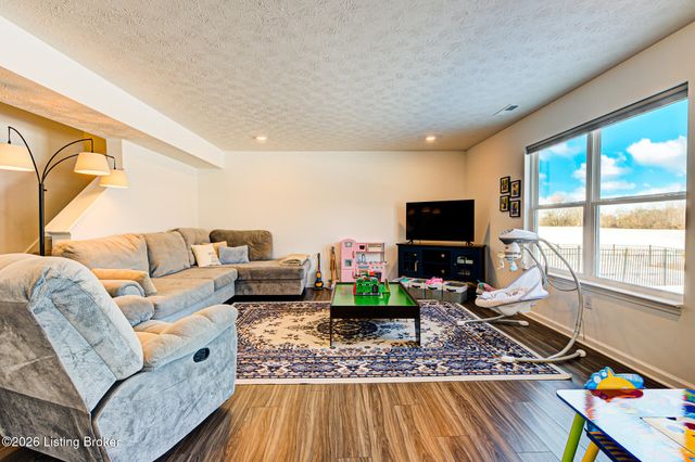 2093 Carnegie Dr, Shelbyville, KY 40065