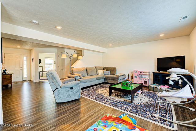 2093 Carnegie Dr, Shelbyville, KY 40065