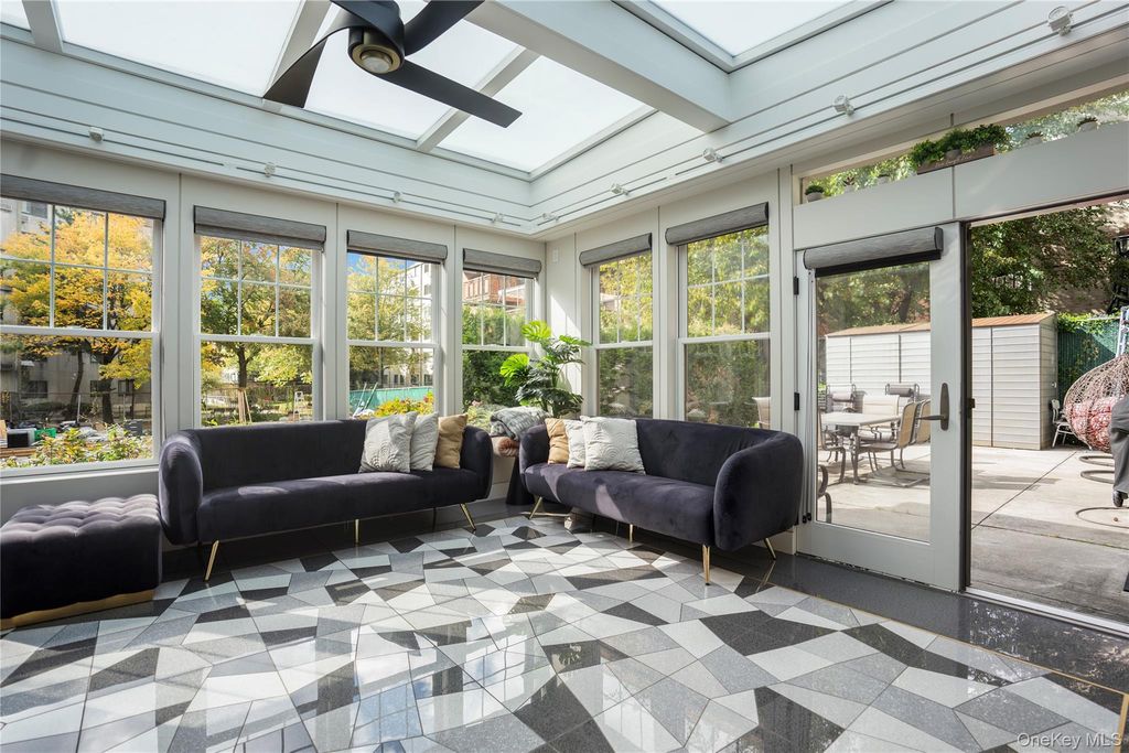 570 Bedford Avenue 1, Brooklyn, NY 11249