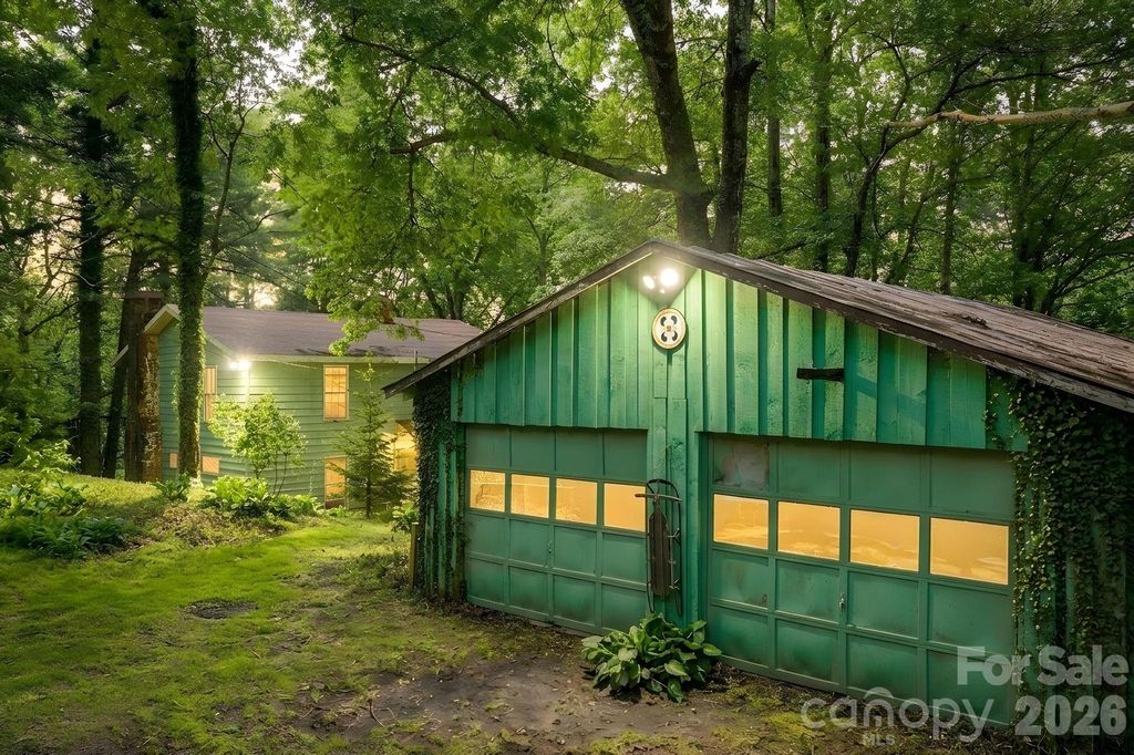 71 Warrior Road, Newland, NC 28657