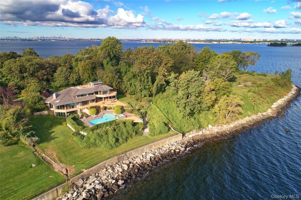 15 Gatsby Lane, Great Neck, NY 11024 — exterior