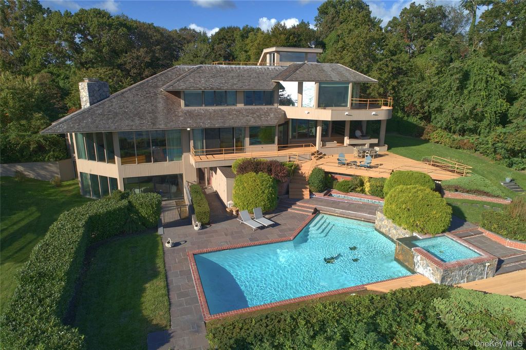 15 Gatsby Lane, Great Neck, NY 11024 — photo 2