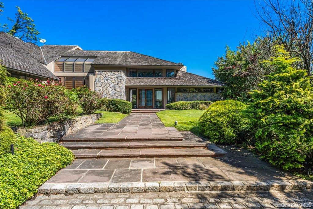 15 Gatsby Lane, Great Neck, NY 11024 — photo 4