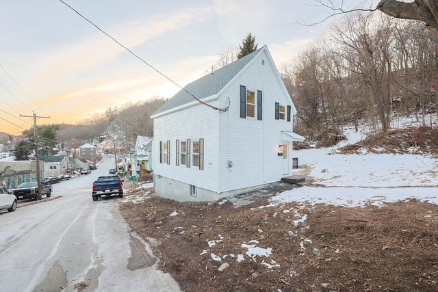 143 Grove St, Clinton, MA 01510