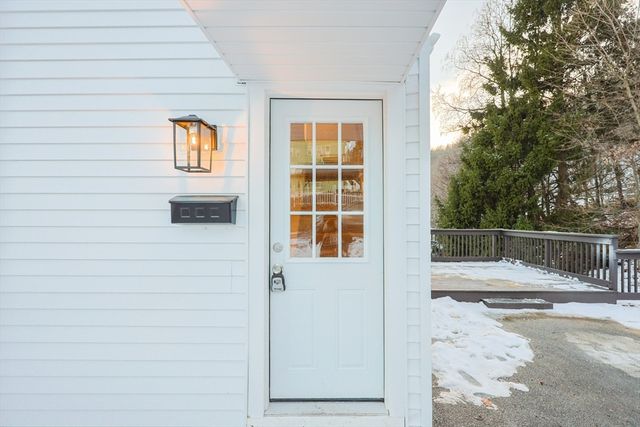 143 Grove St, Clinton, MA 01510