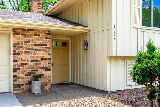 1088 Whitney Drive, Apple Valley, MN 55124