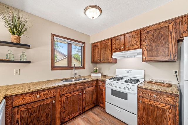 1088 Whitney Drive, Apple Valley, MN 55124