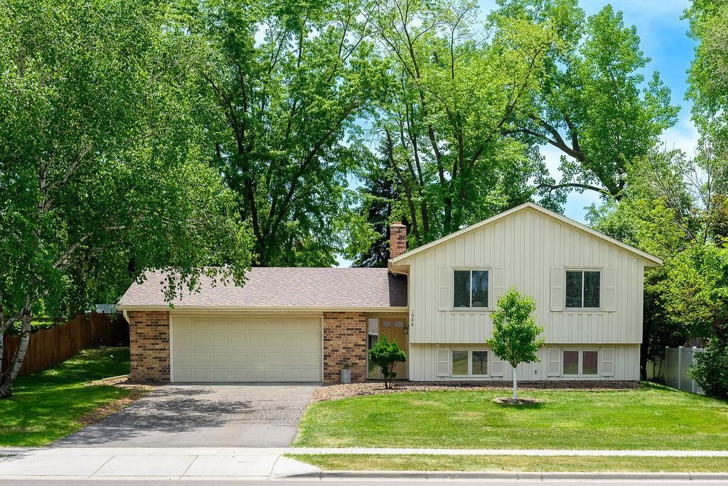 1088 Whitney Drive, Apple Valley, MN 55124