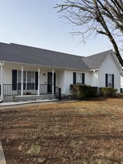 2719 Rocking Horse Ln, Murfreesboro, TN 37130