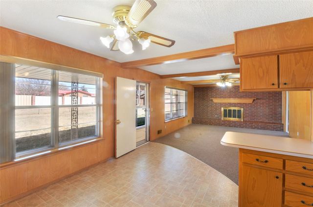 801 Sherwood Lane, Bovina, TX 79009