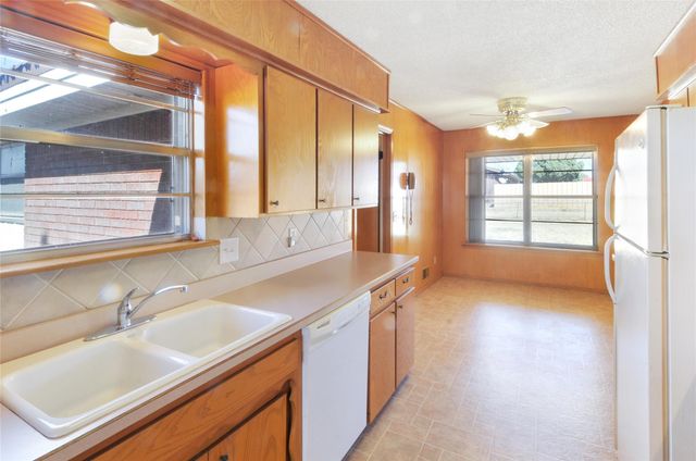 801 Sherwood Lane, Bovina, TX 79009