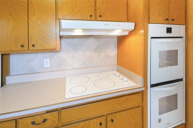 801 Sherwood Lane, Bovina, TX 79009