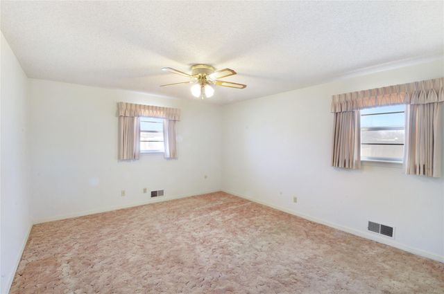 801 Sherwood Lane, Bovina, TX 79009