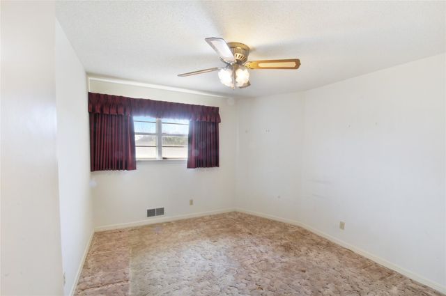 801 Sherwood Lane, Bovina, TX 79009