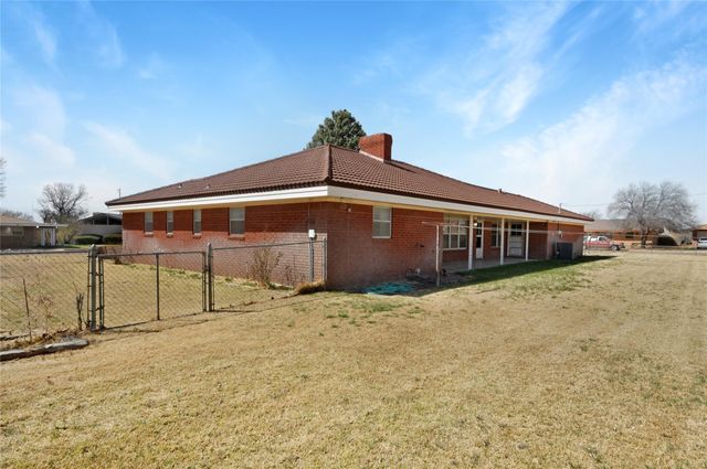 801 Sherwood Lane, Bovina, TX 79009