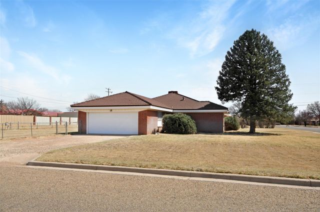 801 Sherwood Lane, Bovina, TX 79009