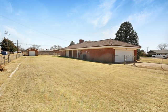 801 Sherwood Lane, Bovina, TX 79009
