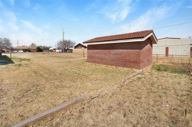 801 Sherwood Lane, Bovina, TX 79009