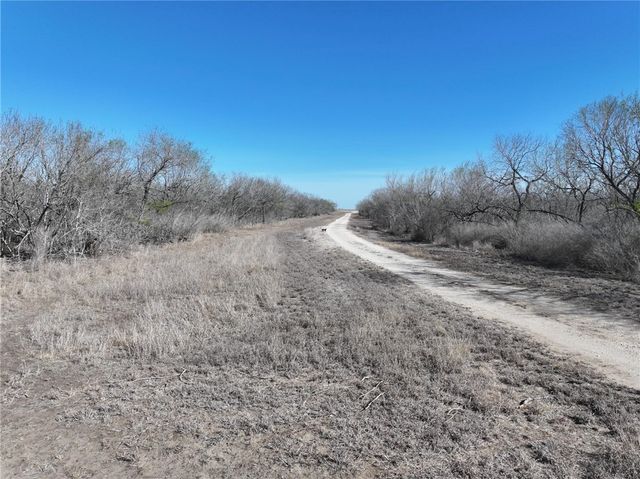6617 FM 882, Pawnee, TX 78119