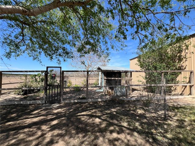 6617 FM 882, Pawnee, TX 78119