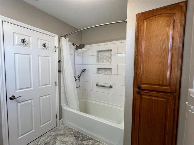 6617 FM 882, Pawnee, TX 78119