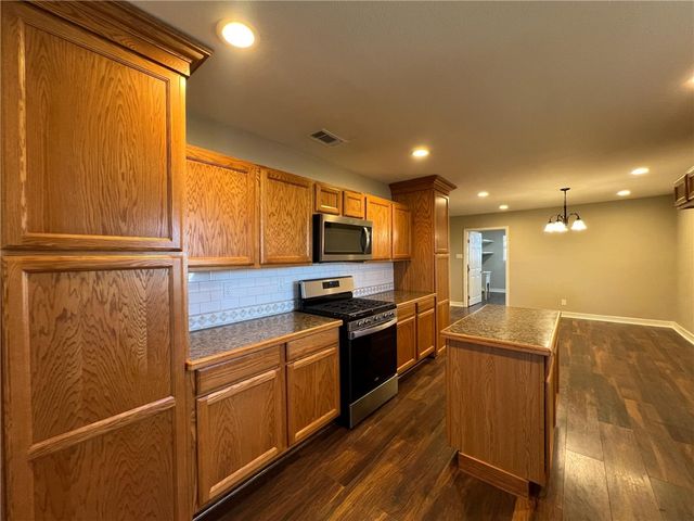 6617 FM 882, Pawnee, TX 78119