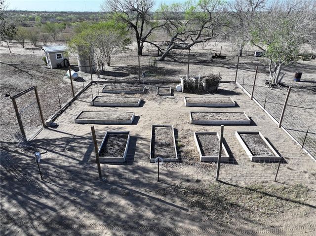 6617 FM 882, Pawnee, TX 78119