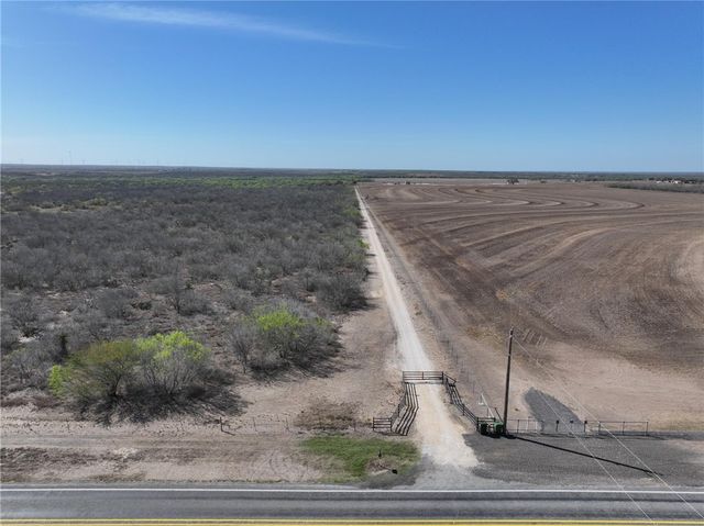 6617 FM 882, Pawnee, TX 78119