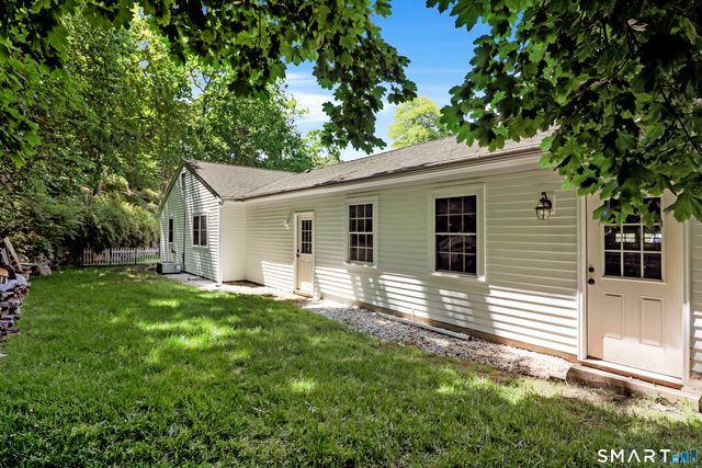 8 Woodchuck Court, Norwalk, CT 06854