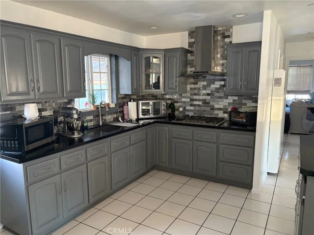 12233 Compton Avenue, Los Angeles, CA 90059