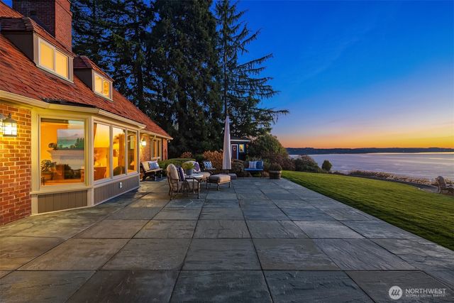 24635 8th Avenue S, Des Moines, WA 98198