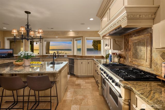 24635 8th Avenue S, Des Moines, WA 98198