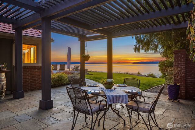 24635 8th Avenue S, Des Moines, WA 98198