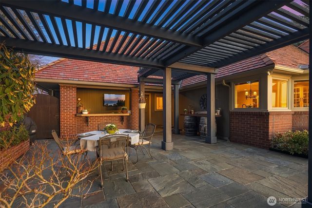 24635 8th Avenue S, Des Moines, WA 98198