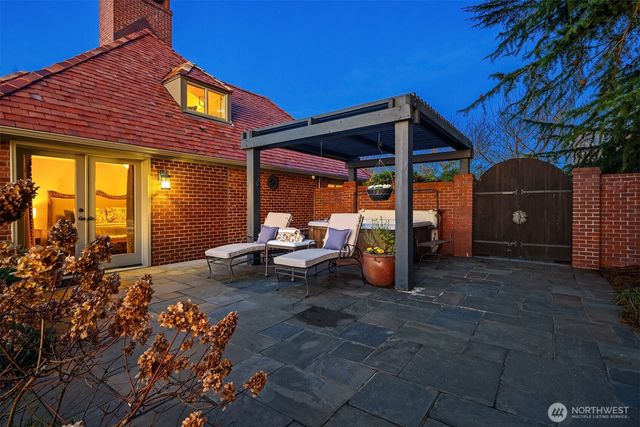 24635 8th Avenue S, Des Moines, WA 98198